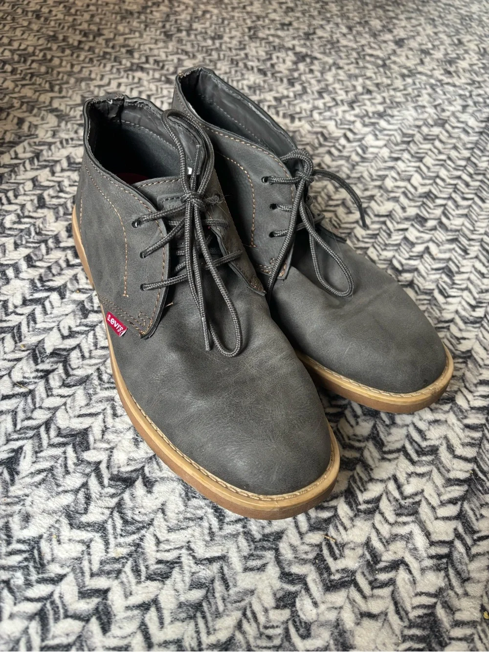 Men's Levis Grey and Tan Casual Loafers Mid Top Boots Size 9 Faux Leather